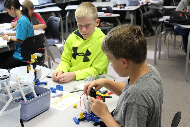 Junior Robotic Engineering @ Sears School (w/ Kenilworth Park District) (5 Weeks) (2024-03-11 - 2024-04-15)